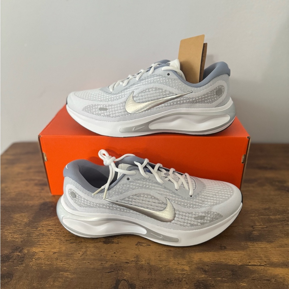 Men’s Nike journey run
